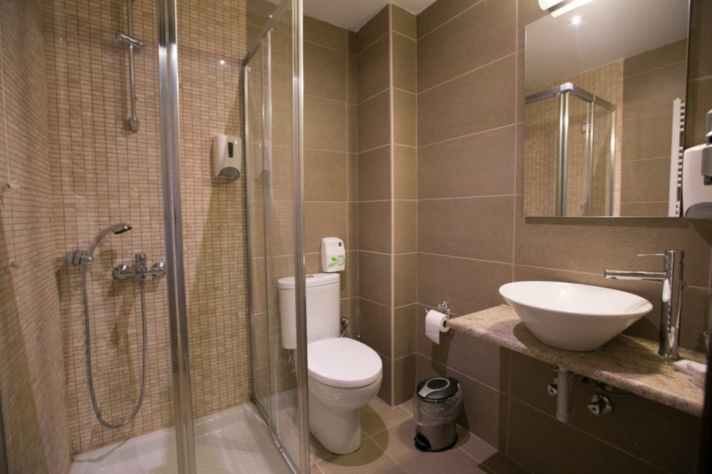 Double Room Bathroom/Μπάνιο Δίκλινου